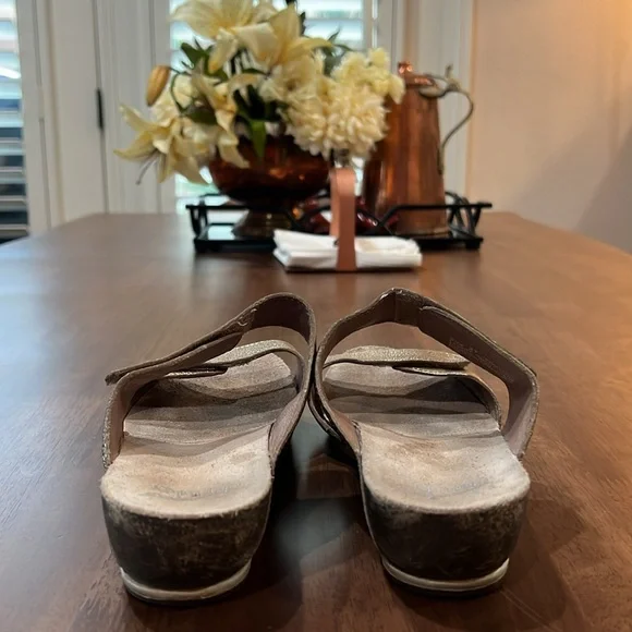 Dansko Vienna Gold Nappa Sandals. Size 37. US 6.5 - Picture 6 of 8